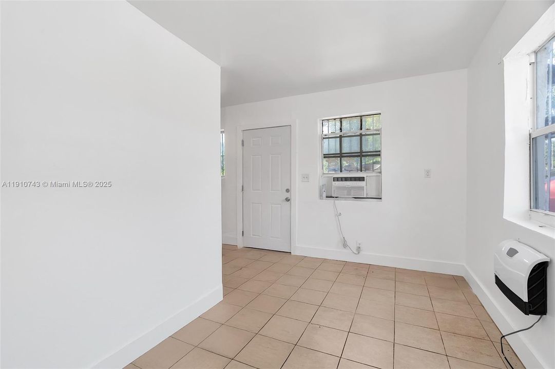 For Rent: $1,350 (1 beds, 1 baths, 500 Square Feet)