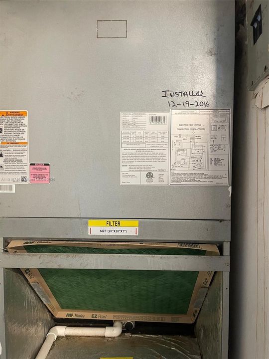 合同活跃: $220,000 (3 贝兹, 2 浴室, 1040 平方英尺)