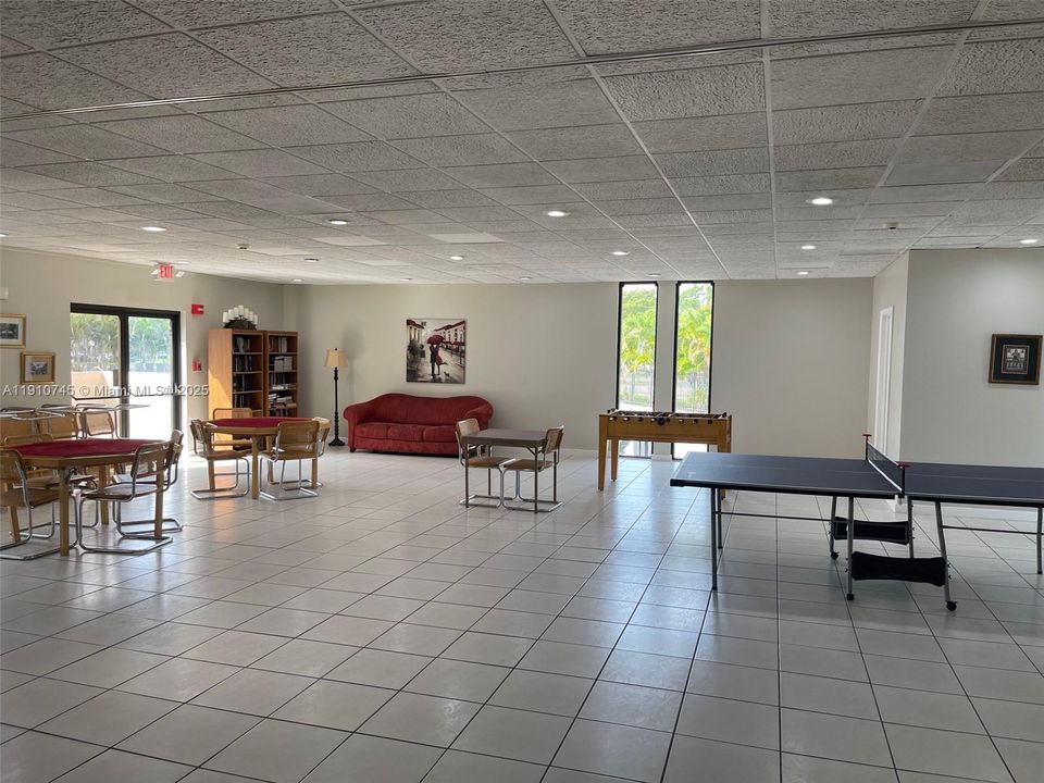 合同活跃: $220,000 (3 贝兹, 2 浴室, 1040 平方英尺)