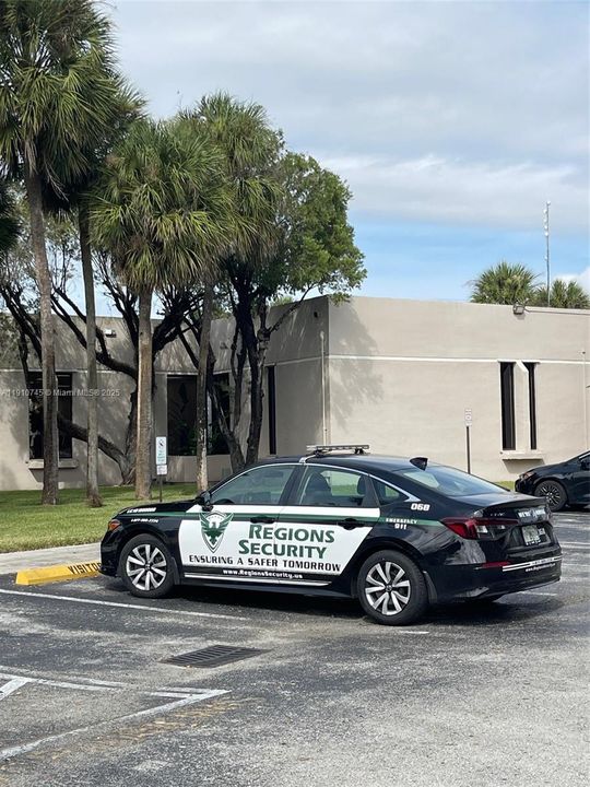 合同活跃: $220,000 (3 贝兹, 2 浴室, 1040 平方英尺)