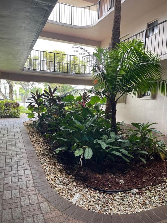 合同活跃: $220,000 (3 贝兹, 2 浴室, 1040 平方英尺)