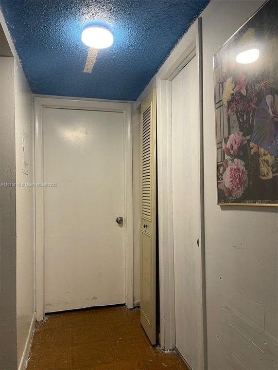 合同活跃: $220,000 (3 贝兹, 2 浴室, 1040 平方英尺)