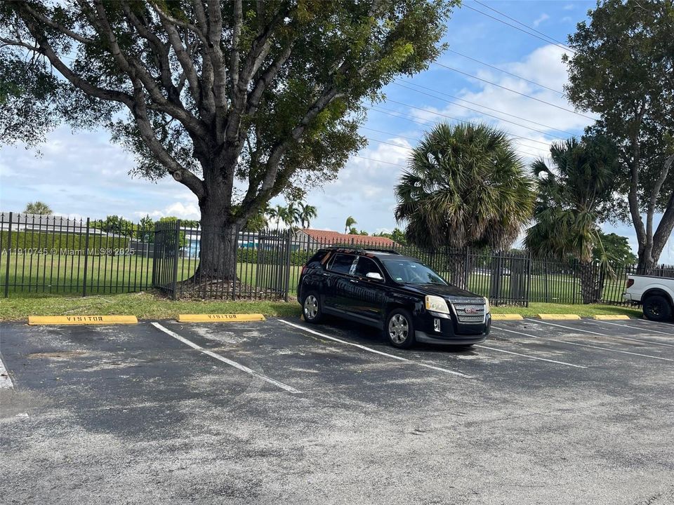 合同活跃: $220,000 (3 贝兹, 2 浴室, 1040 平方英尺)