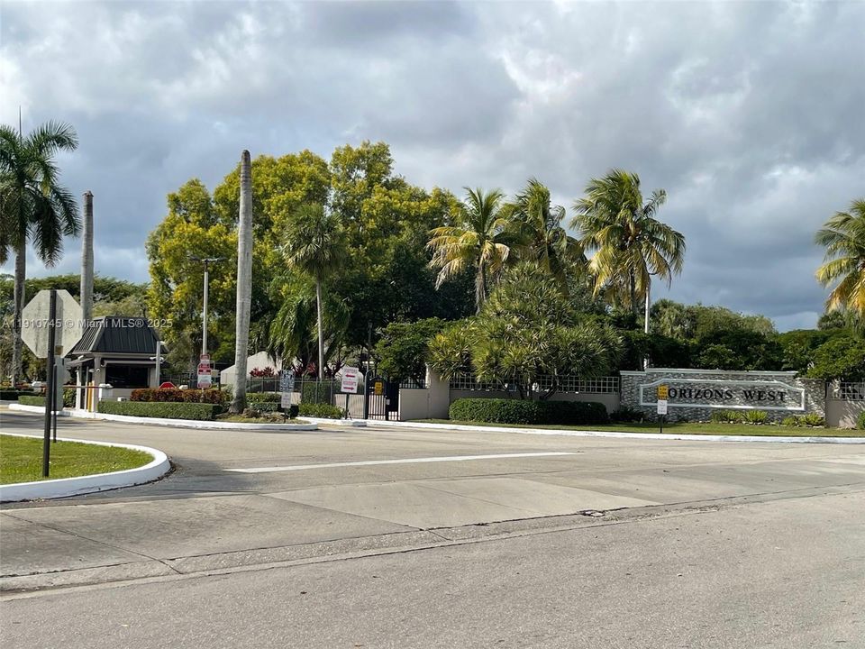 合同活跃: $220,000 (3 贝兹, 2 浴室, 1040 平方英尺)