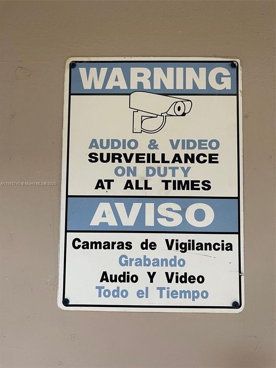 合同活跃: $220,000 (3 贝兹, 2 浴室, 1040 平方英尺)