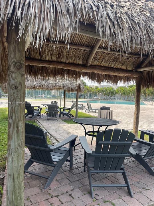 合同活跃: $220,000 (3 贝兹, 2 浴室, 1040 平方英尺)