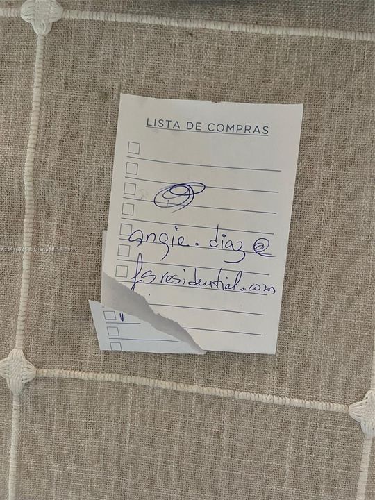 合同活跃: $220,000 (3 贝兹, 2 浴室, 1040 平方英尺)