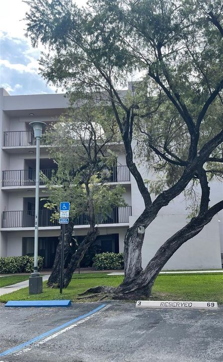 合同活跃: $220,000 (3 贝兹, 2 浴室, 1040 平方英尺)