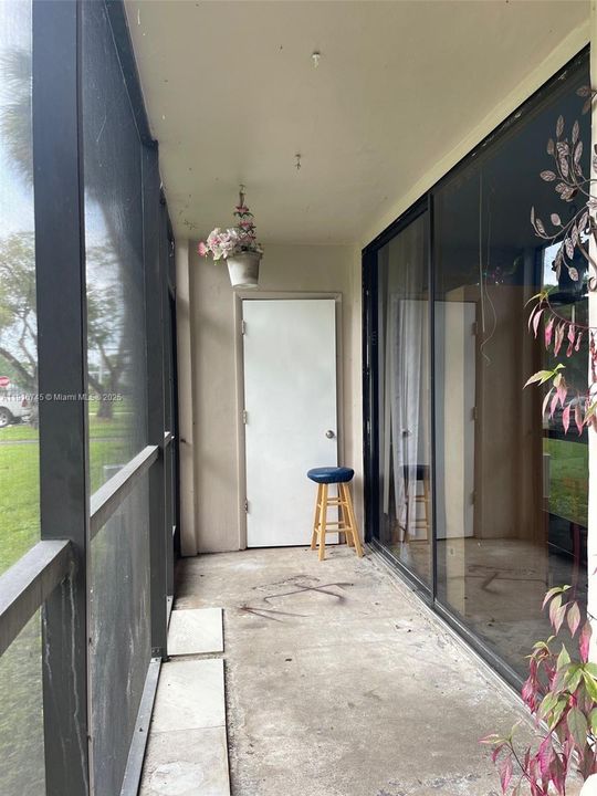 合同活跃: $220,000 (3 贝兹, 2 浴室, 1040 平方英尺)