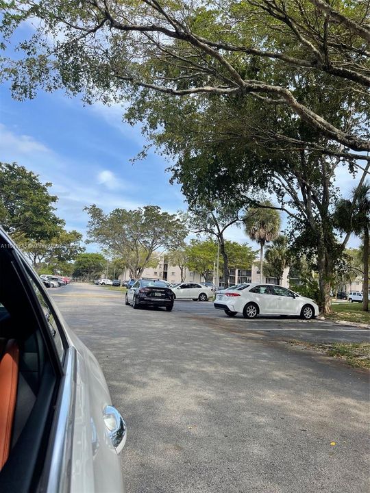 合同活跃: $220,000 (3 贝兹, 2 浴室, 1040 平方英尺)