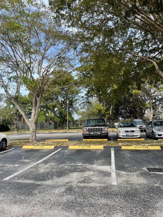 合同活跃: $220,000 (3 贝兹, 2 浴室, 1040 平方英尺)