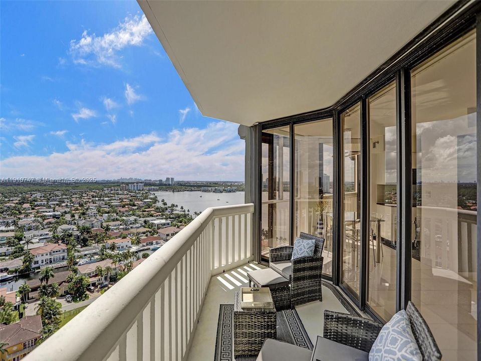 For Sale: $699,000 (3 beds, 3 baths, 1840 Square Feet)