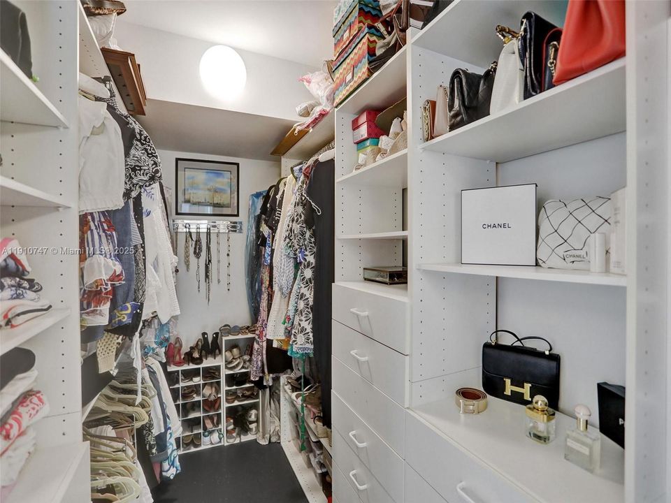 For Sale: $699,000 (3 beds, 3 baths, 1840 Square Feet)