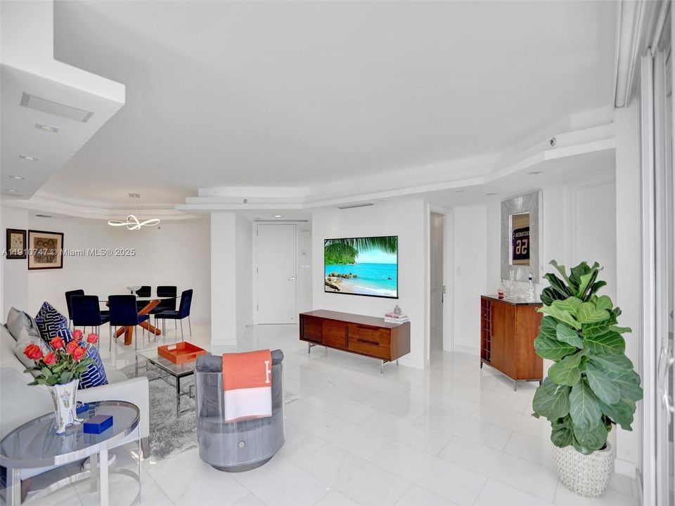 For Sale: $699,000 (3 beds, 3 baths, 1840 Square Feet)