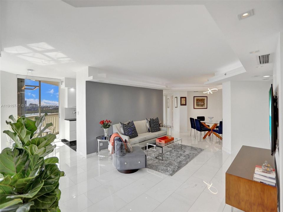 For Sale: $699,000 (3 beds, 3 baths, 1840 Square Feet)