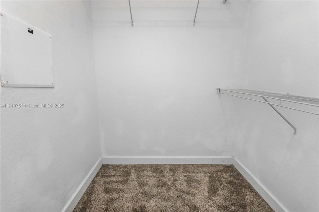 Activo con contrato: $347,000 (2 camas, 2 baños, 1164 Pies cuadrados)