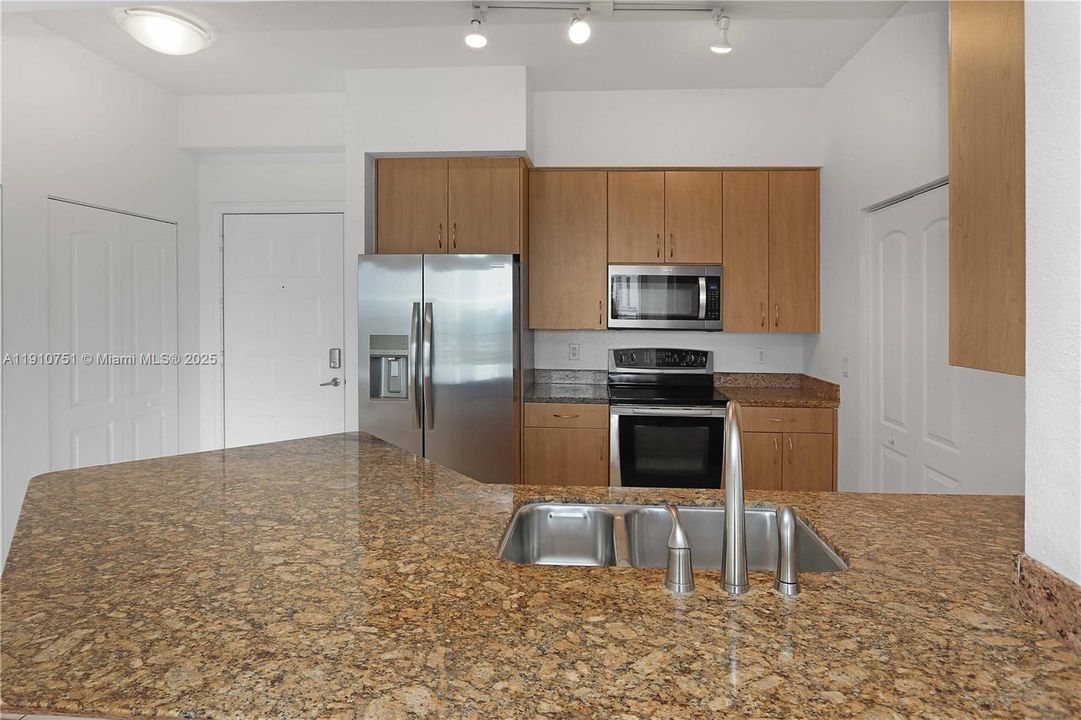 Activo con contrato: $347,000 (2 camas, 2 baños, 1164 Pies cuadrados)