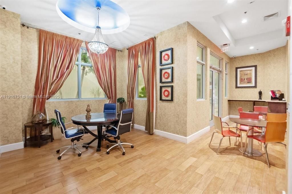 Activo con contrato: $347,000 (2 camas, 2 baños, 1164 Pies cuadrados)