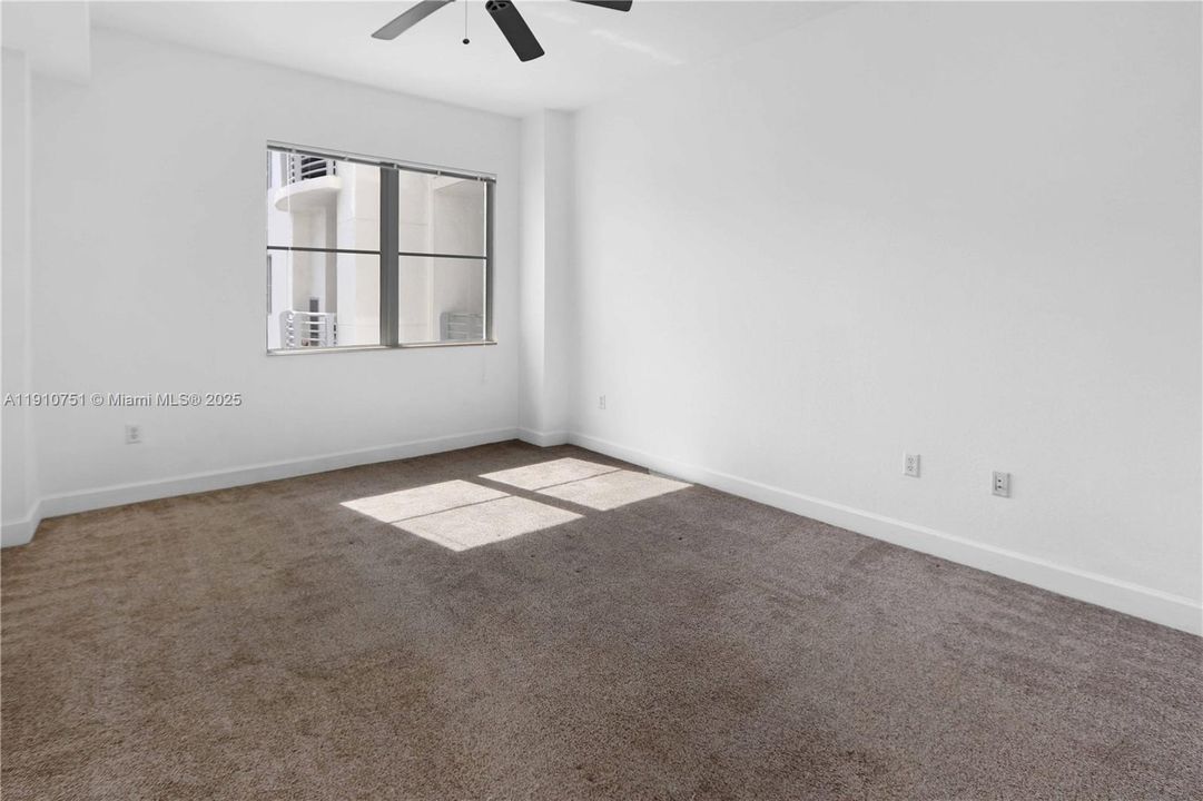 Activo con contrato: $347,000 (2 camas, 2 baños, 1164 Pies cuadrados)