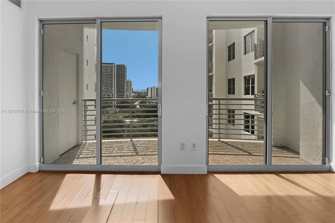 Activo con contrato: $347,000 (2 camas, 2 baños, 1164 Pies cuadrados)