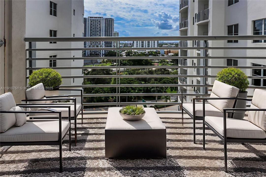 Activo con contrato: $347,000 (2 camas, 2 baños, 1164 Pies cuadrados)