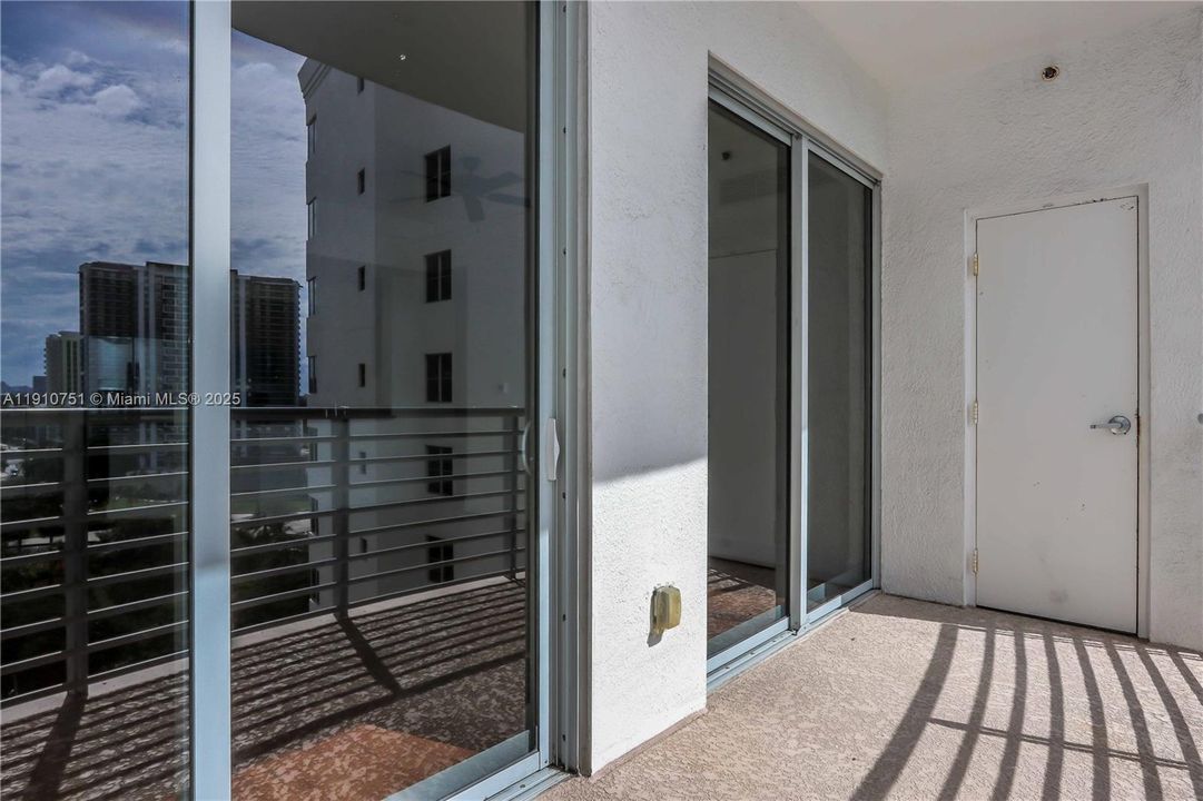 Activo con contrato: $347,000 (2 camas, 2 baños, 1164 Pies cuadrados)