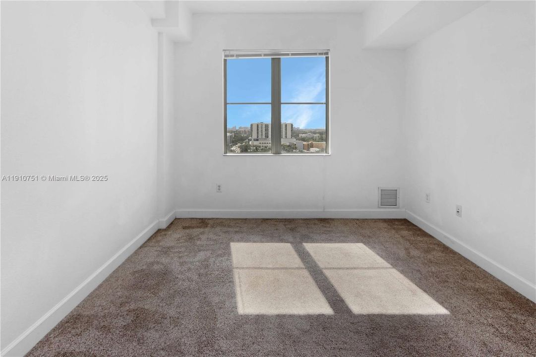 Activo con contrato: $347,000 (2 camas, 2 baños, 1164 Pies cuadrados)