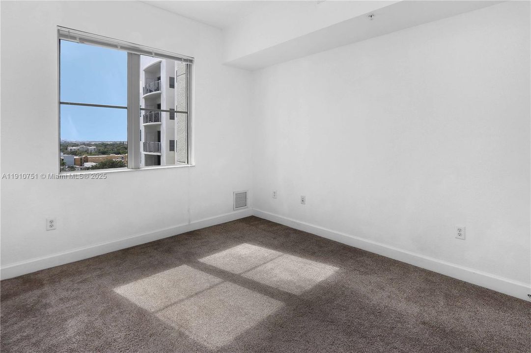 Activo con contrato: $347,000 (2 camas, 2 baños, 1164 Pies cuadrados)