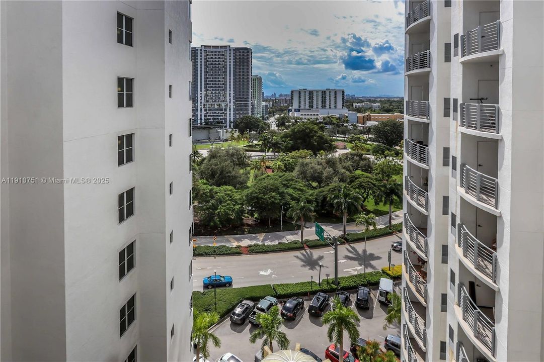 Activo con contrato: $347,000 (2 camas, 2 baños, 1164 Pies cuadrados)