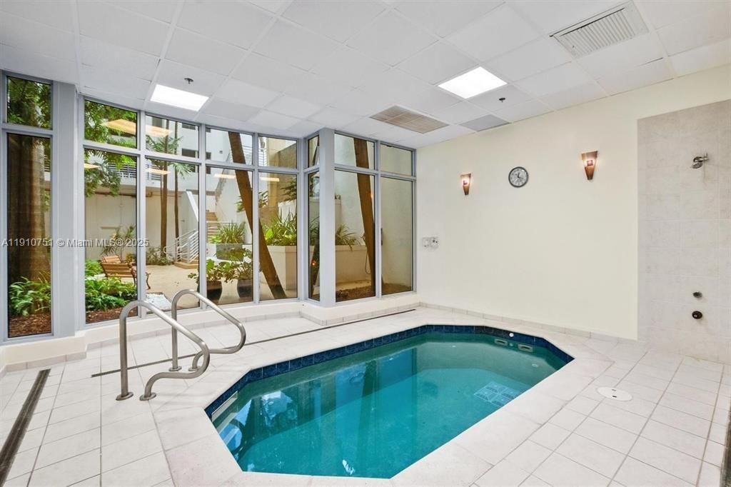 Activo con contrato: $347,000 (2 camas, 2 baños, 1164 Pies cuadrados)