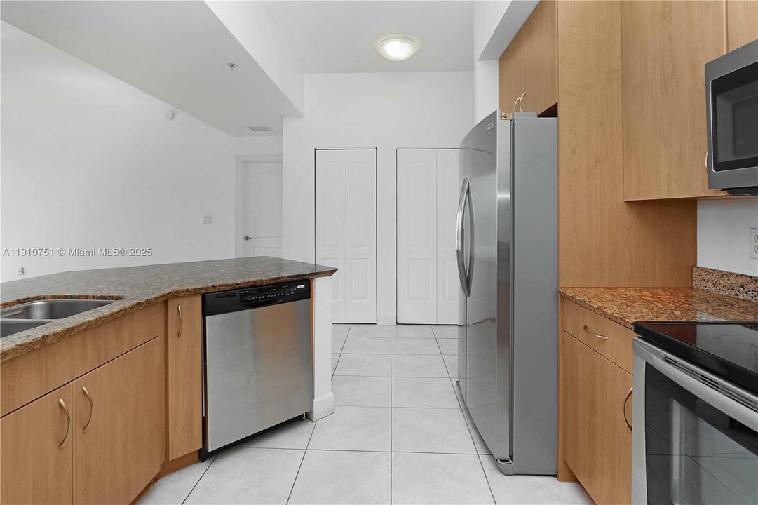 Activo con contrato: $347,000 (2 camas, 2 baños, 1164 Pies cuadrados)