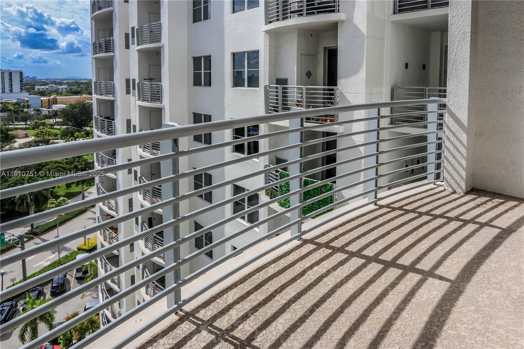 Activo con contrato: $347,000 (2 camas, 2 baños, 1164 Pies cuadrados)