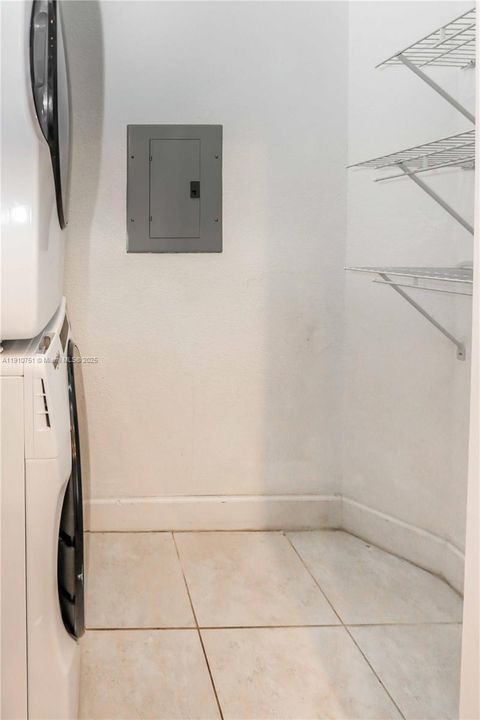 Activo con contrato: $347,000 (2 camas, 2 baños, 1164 Pies cuadrados)