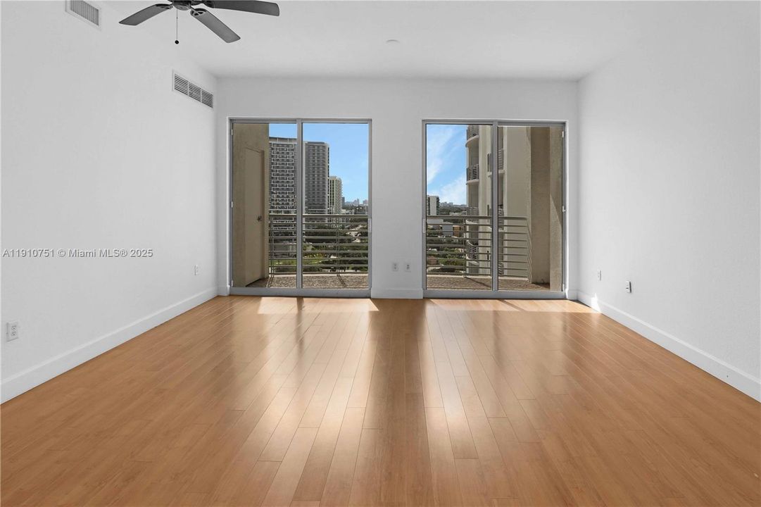 Activo con contrato: $347,000 (2 camas, 2 baños, 1164 Pies cuadrados)