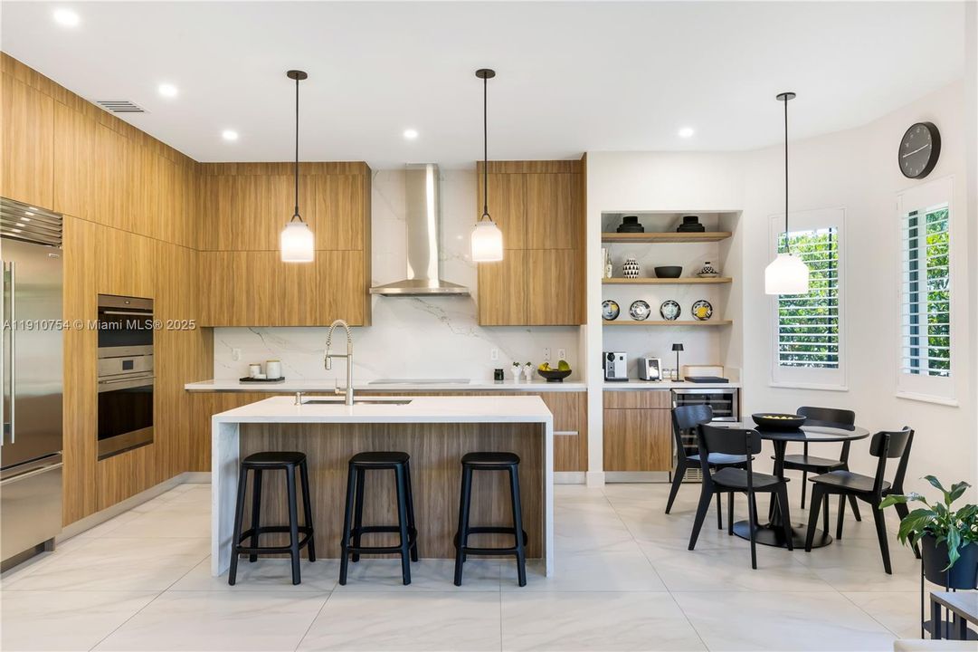 For Sale: $2,399,000 (5 beds, 4 baths, 3686 Square Feet)