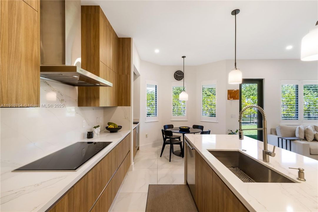 For Sale: $2,399,000 (5 beds, 4 baths, 3686 Square Feet)