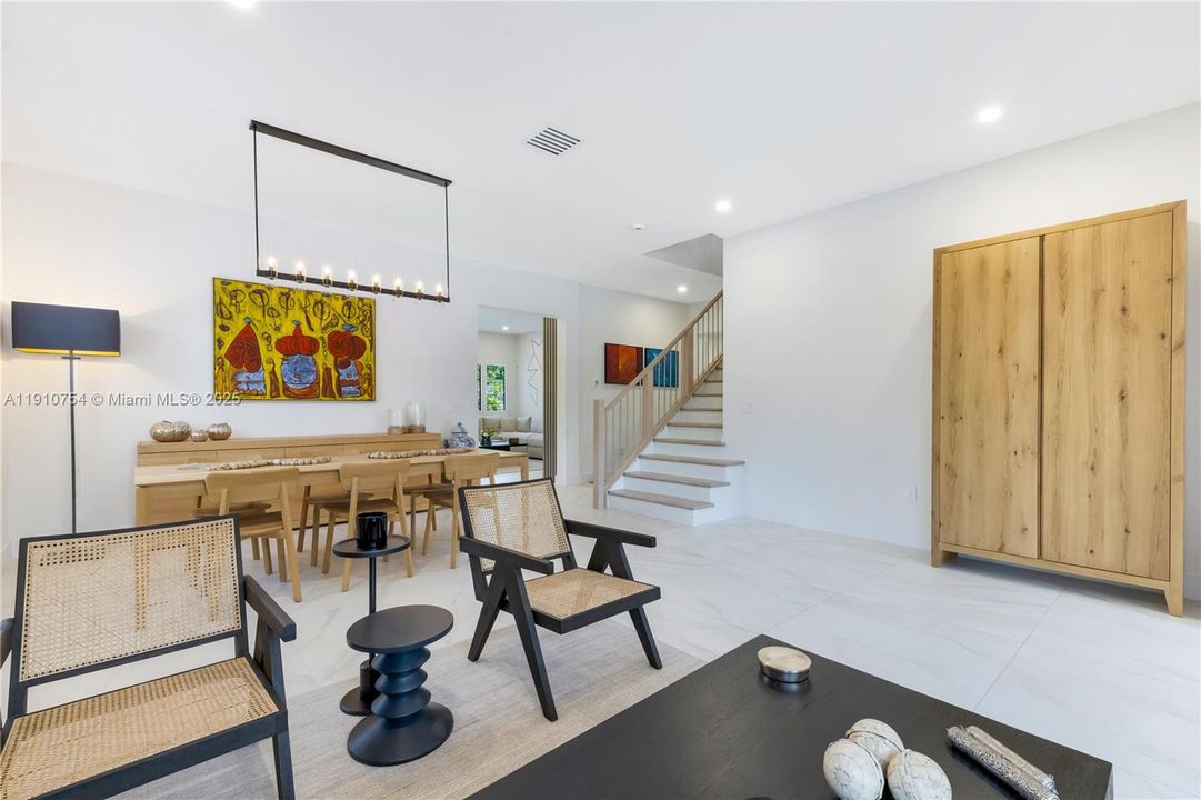 For Sale: $2,399,000 (5 beds, 4 baths, 3686 Square Feet)