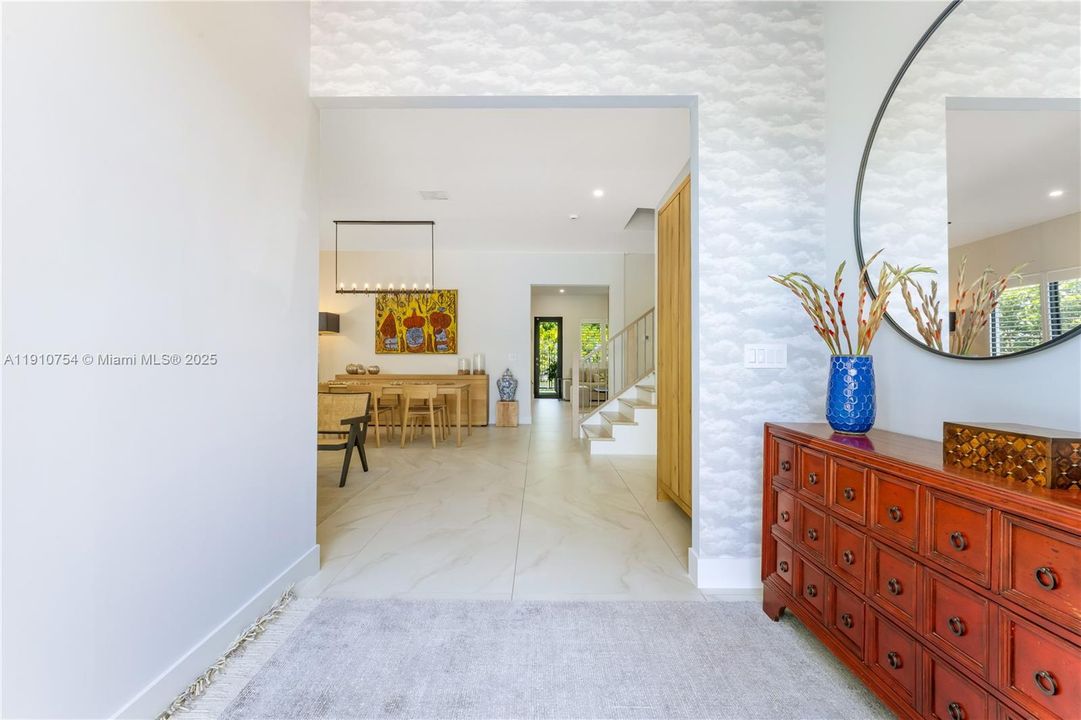 For Sale: $2,399,000 (5 beds, 4 baths, 3686 Square Feet)