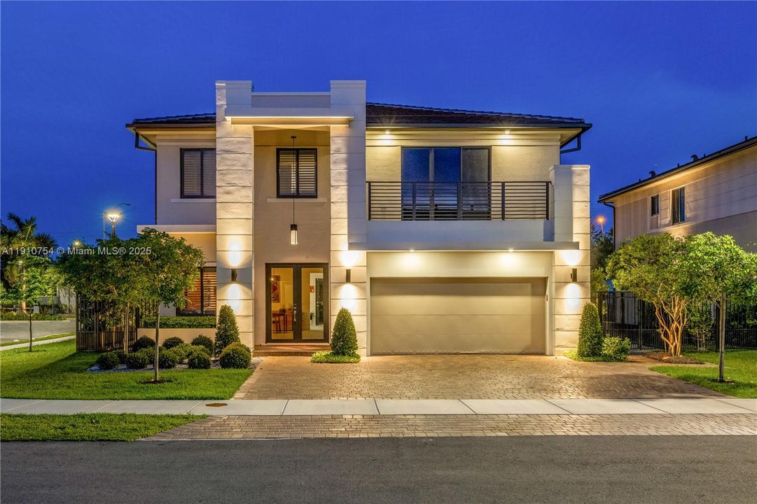 For Sale: $2,399,000 (5 beds, 4 baths, 3686 Square Feet)