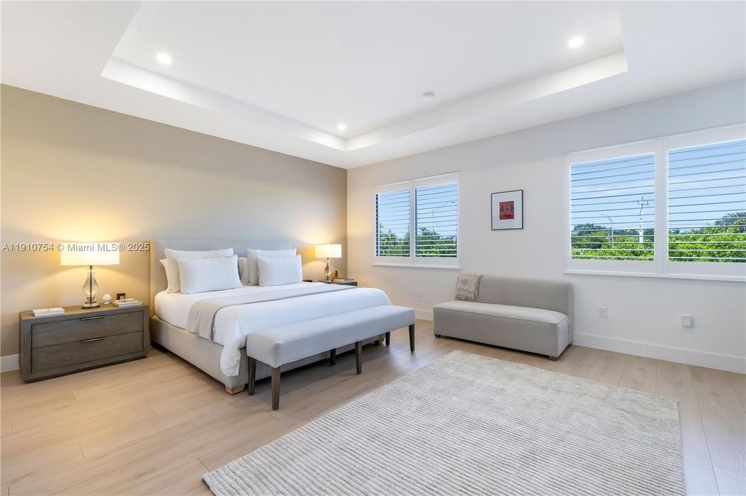 For Sale: $2,399,000 (5 beds, 4 baths, 3686 Square Feet)