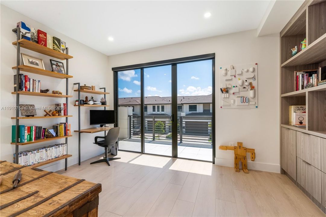 For Sale: $2,399,000 (5 beds, 4 baths, 3686 Square Feet)