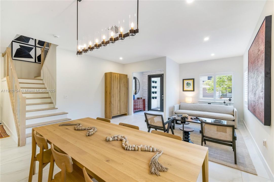 For Sale: $2,399,000 (5 beds, 4 baths, 3686 Square Feet)