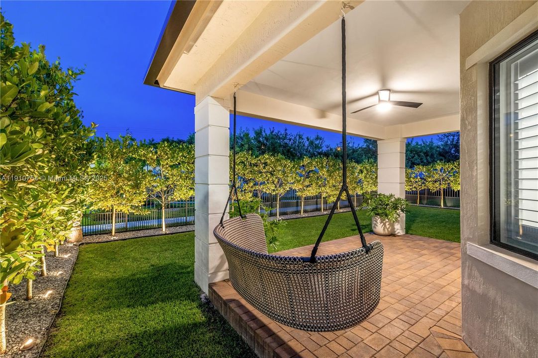 For Sale: $2,399,000 (5 beds, 4 baths, 3686 Square Feet)