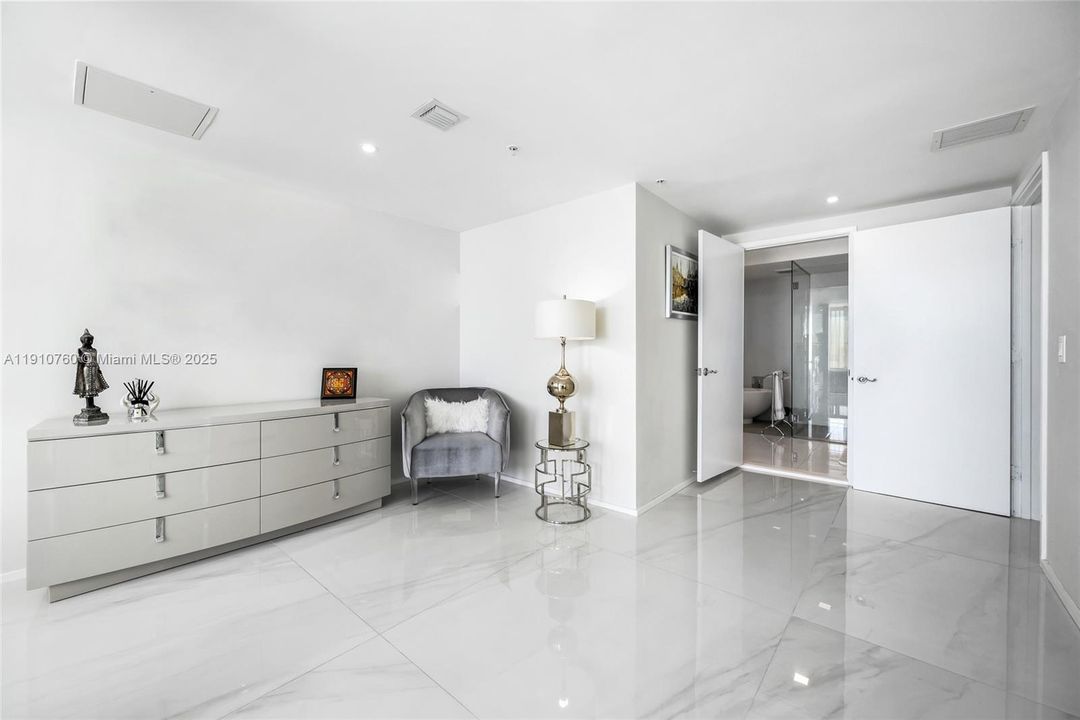 For Sale: $1,890,000 (2 beds, 2 baths, 1892 Square Feet)