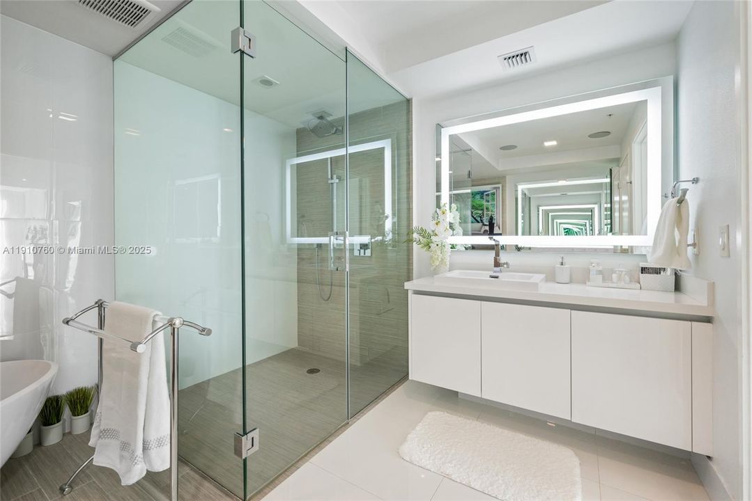 For Sale: $1,890,000 (2 beds, 2 baths, 1892 Square Feet)