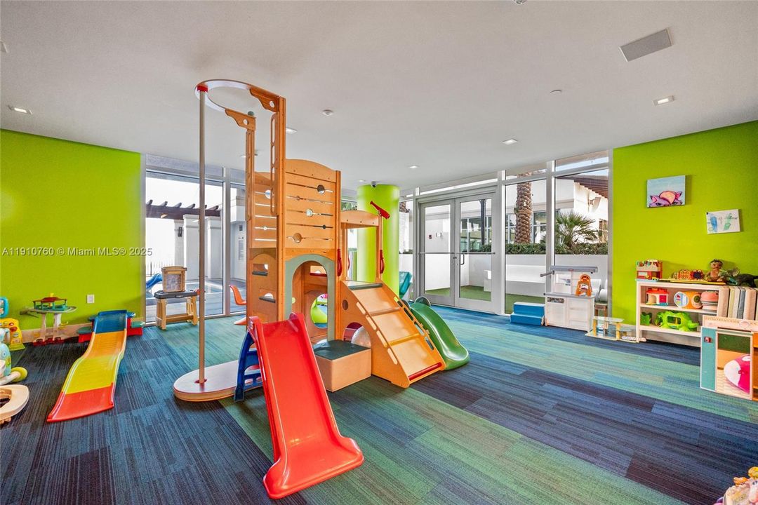 For Sale: $1,890,000 (2 beds, 2 baths, 1892 Square Feet)