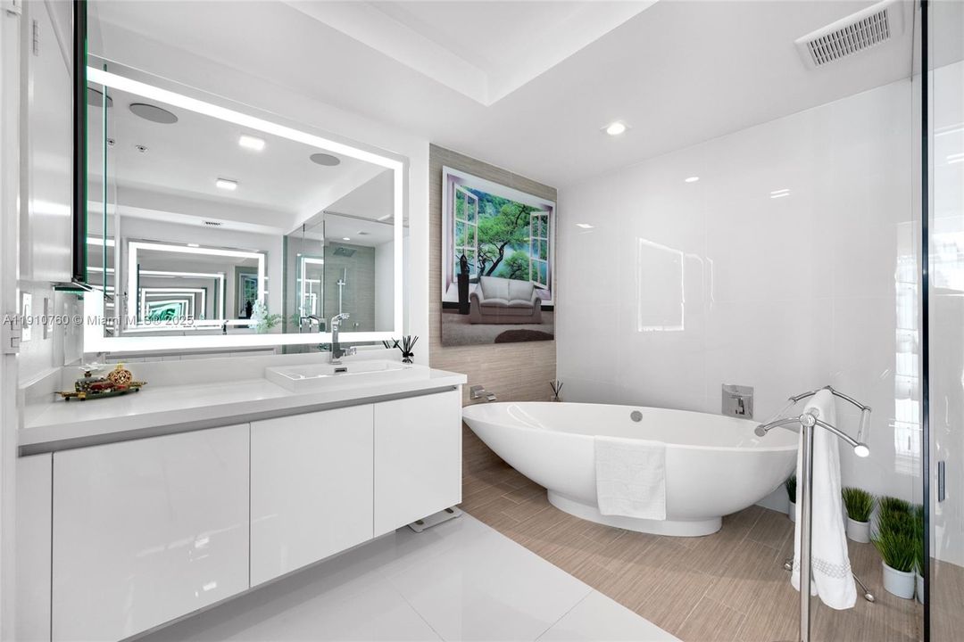 For Sale: $1,890,000 (2 beds, 2 baths, 1892 Square Feet)