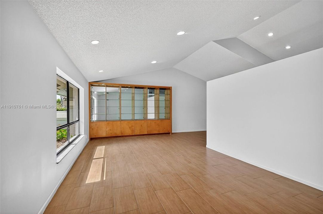 For Rent: $5,000 (4 beds, 2 baths, 2426 Square Feet)