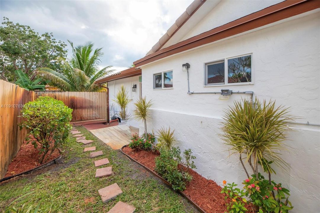 На продажу: $825,999 (4 спален, 3 ванн, 2474 Квадратных фут)