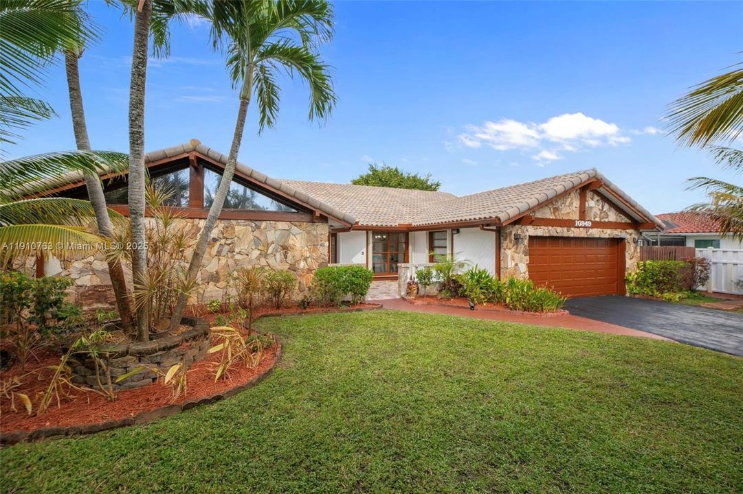 На продажу: $825,999 (4 спален, 3 ванн, 2474 Квадратных фут)